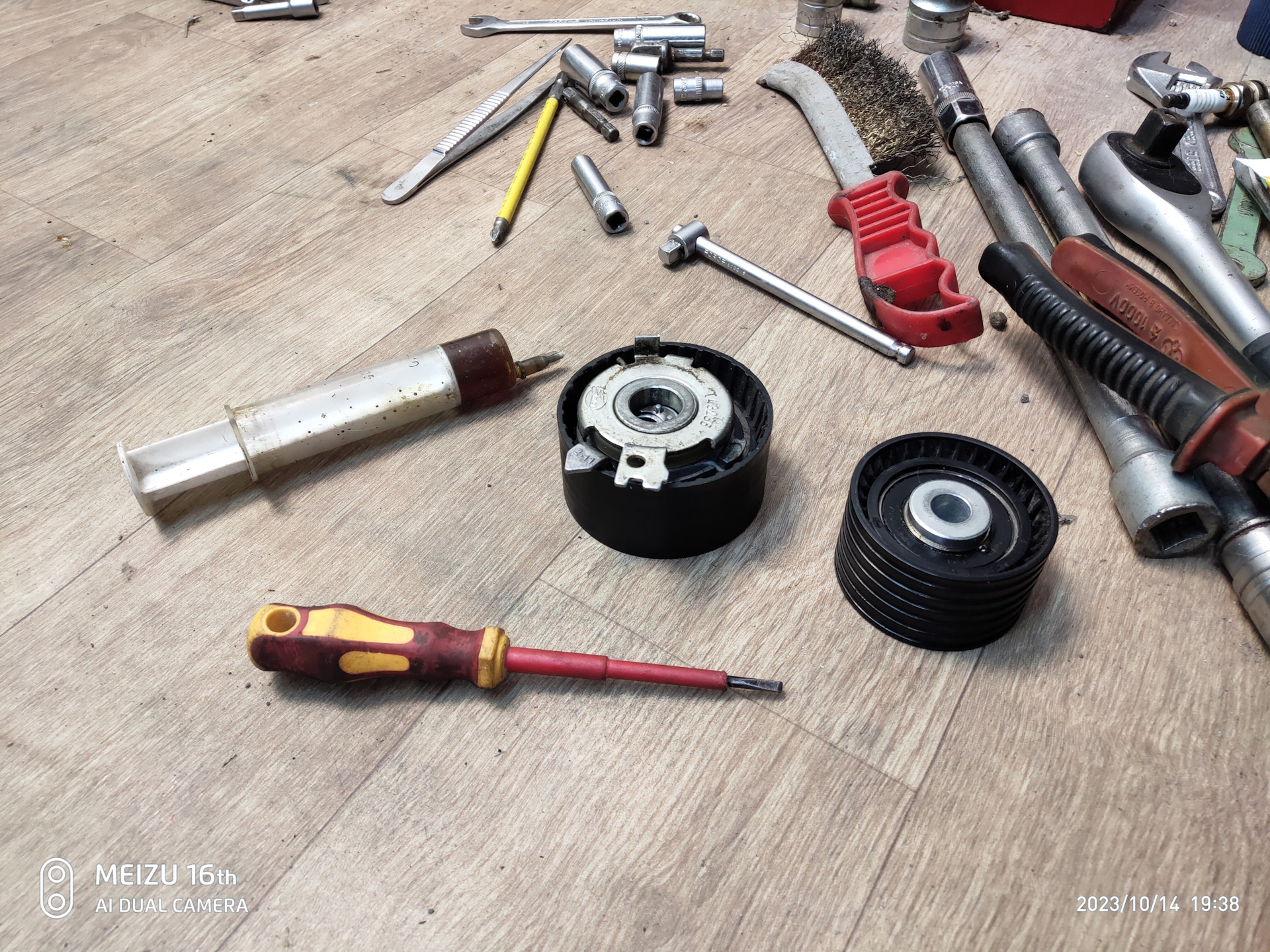 поиск пищащего подшипника. конденсер+осушитель. монтаж приемной трубы ...