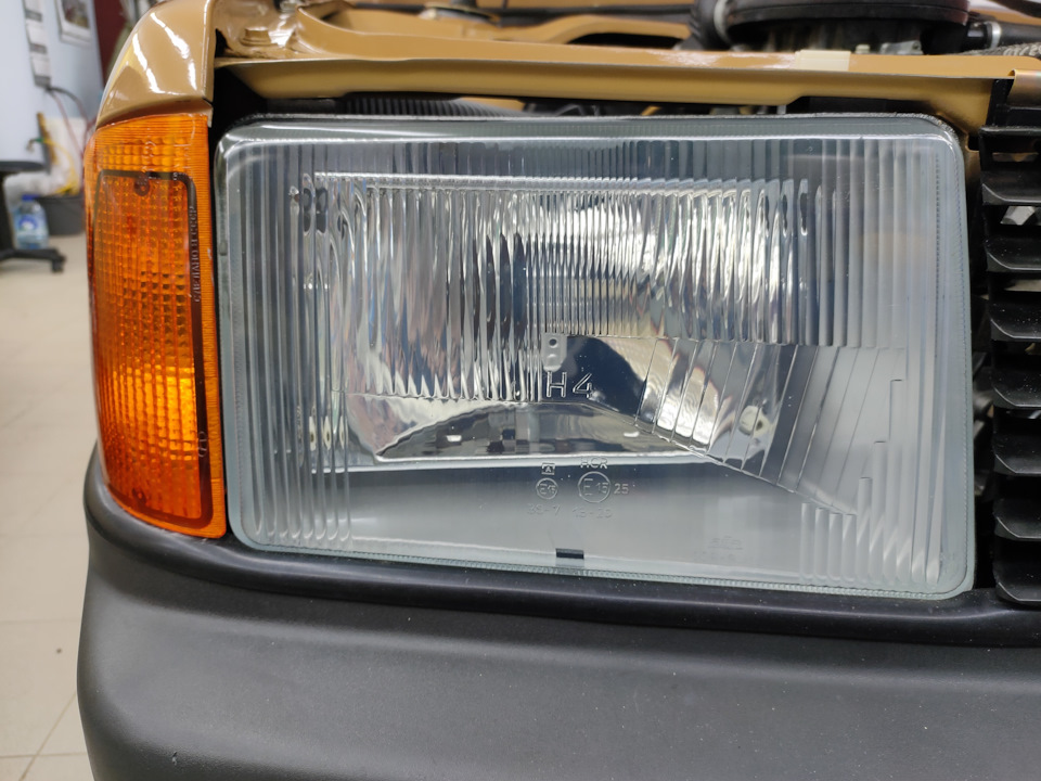 Немецкая оптика DDR-Ruhla, знаю еще были FER, а в 90ых BOSCH — Москвич Святогор