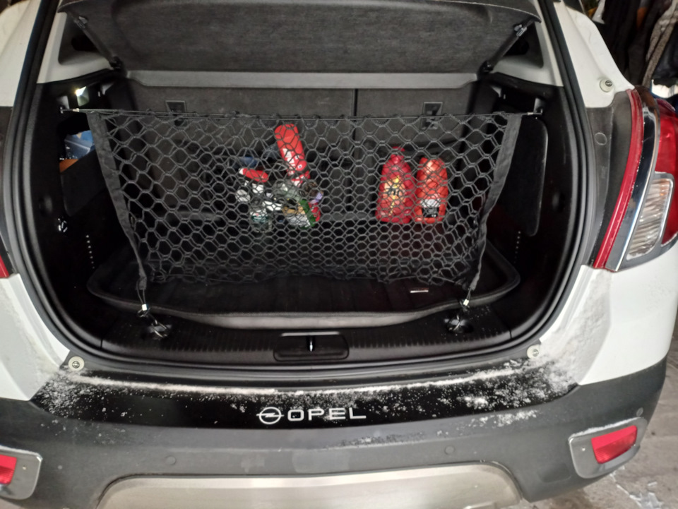 Сетка в багажник — Opel Mokka (1G), 1,8 л, 2013 года | аксессуары | DRIVE2