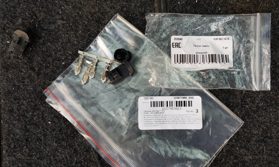 Ремонт подсветки номера — Skoda Octavia Combi A4 Mk1, 1,8 л, 2001 года ...