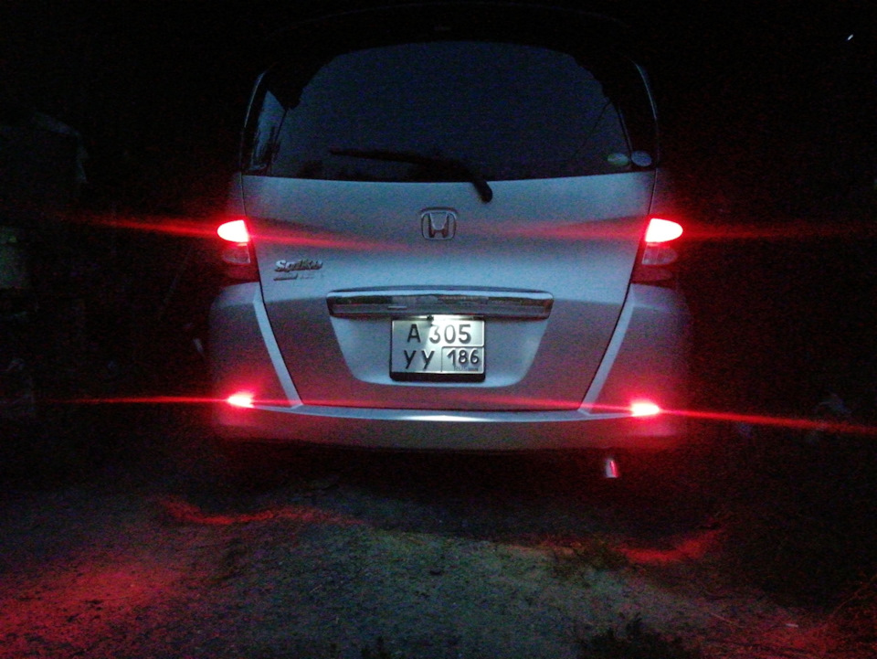 Светят ярко — Honda Freed Spike