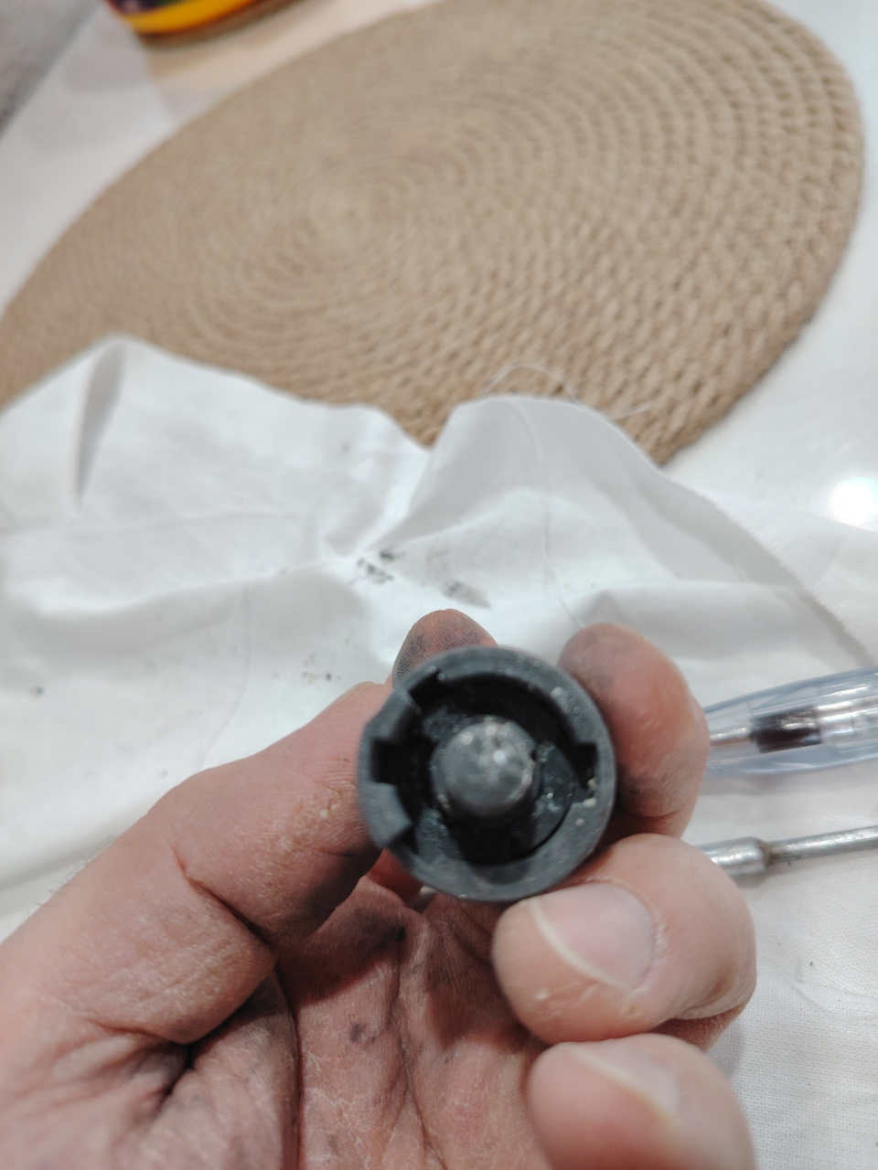 Как вынуть личинку. Как вынуть личинку. Высверливание личинки замка двери. Как вынуть личинку. Личинка для врезного замка.