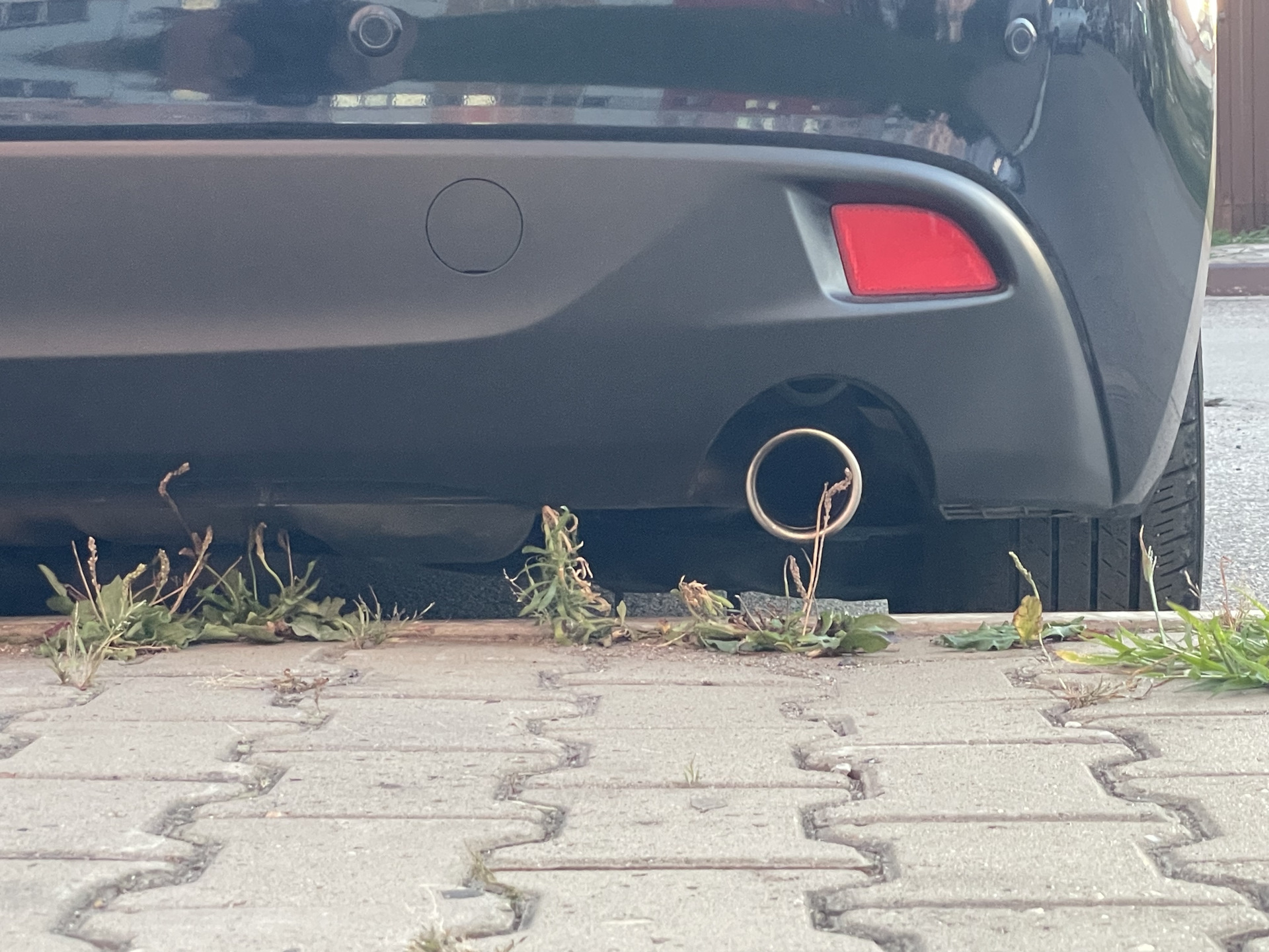 Выхлоп. Раздвоение выхлопа — Mazda Axela (3G), 1,5 л, 2015 года