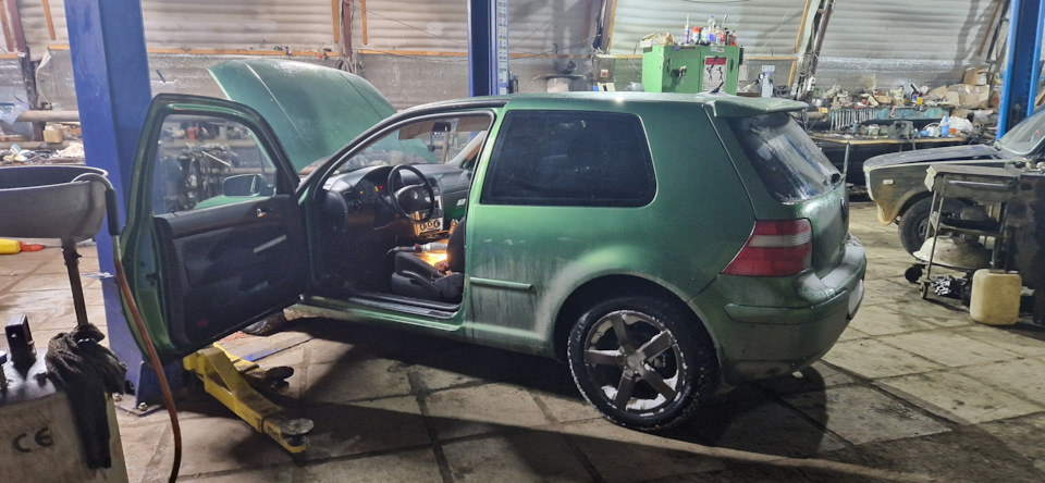 Расплавилась катушка зажигания — Volkswagen Golf Mk4, 1,6 л, 2002 года ...