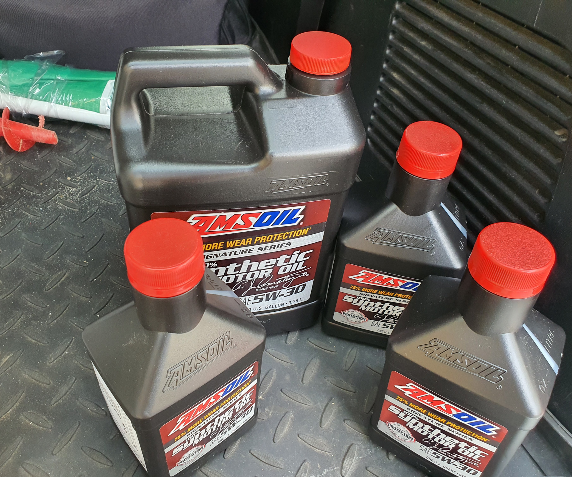 Амсоил 5 20. Amsoil 5w30 signature. Amsoil signature series synthetic motor oil sae 5w-30. Amsoil g3328 кружка amsoil. Amsoil signature series 5w-30.