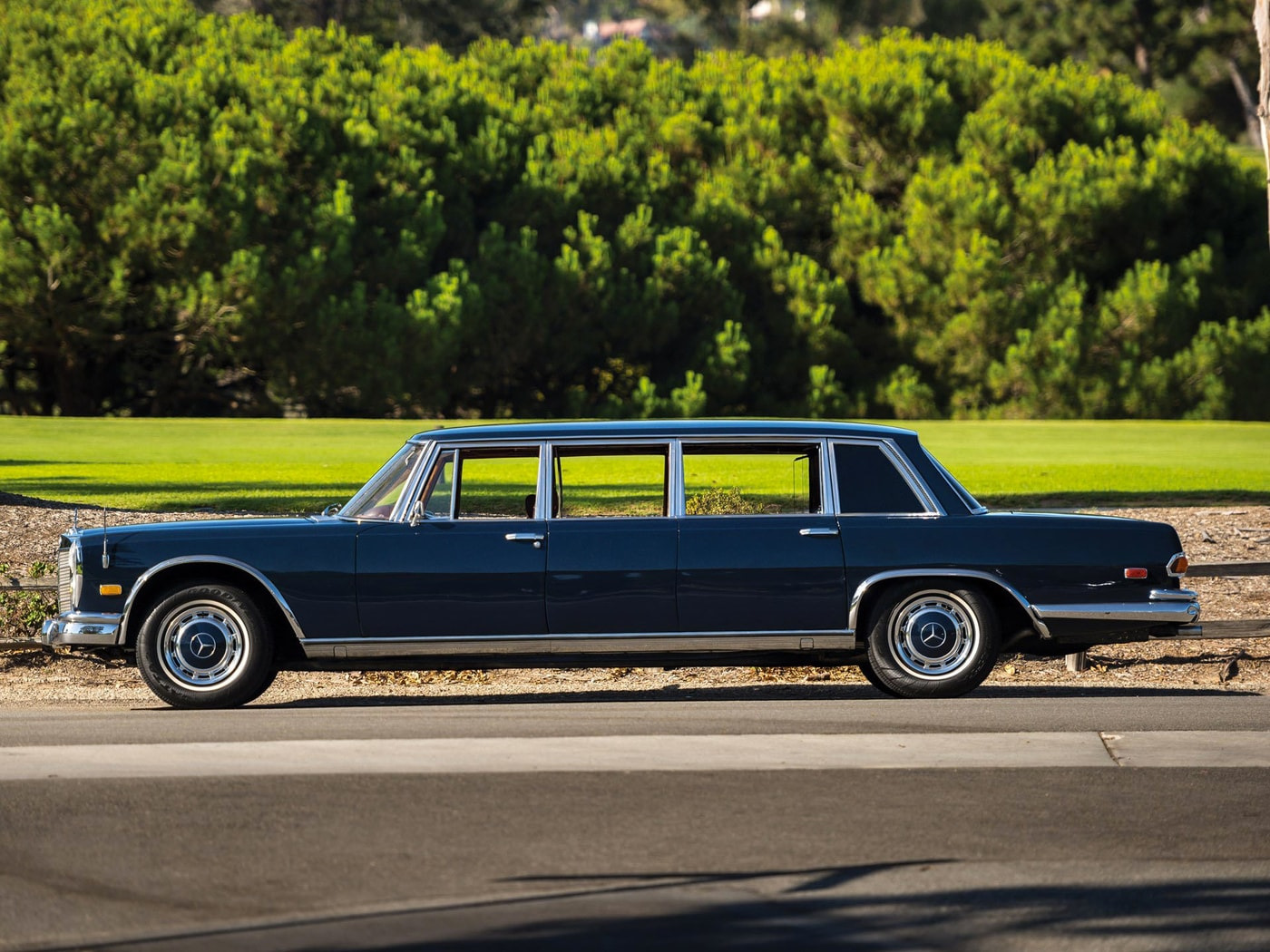 mercedes-benz 600 pullman limousine