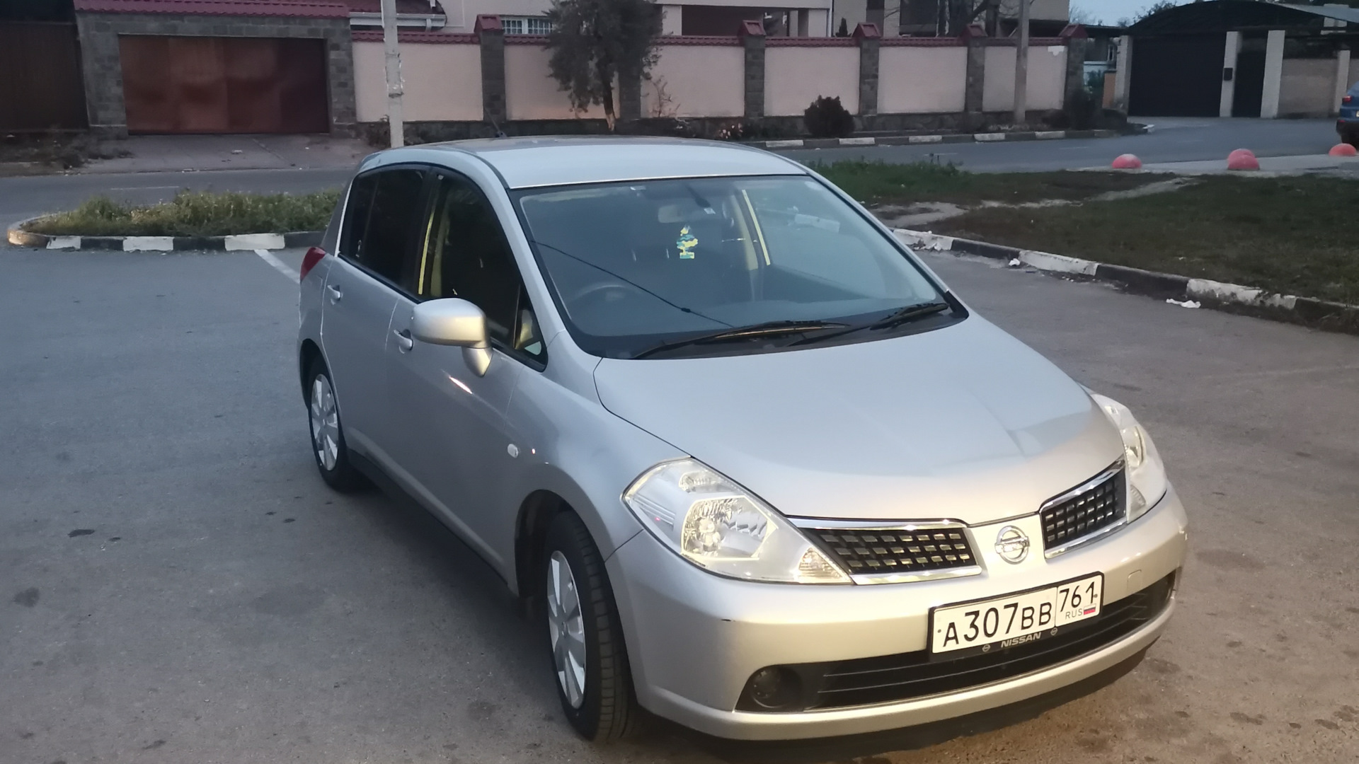 Nissan Tiida 2002