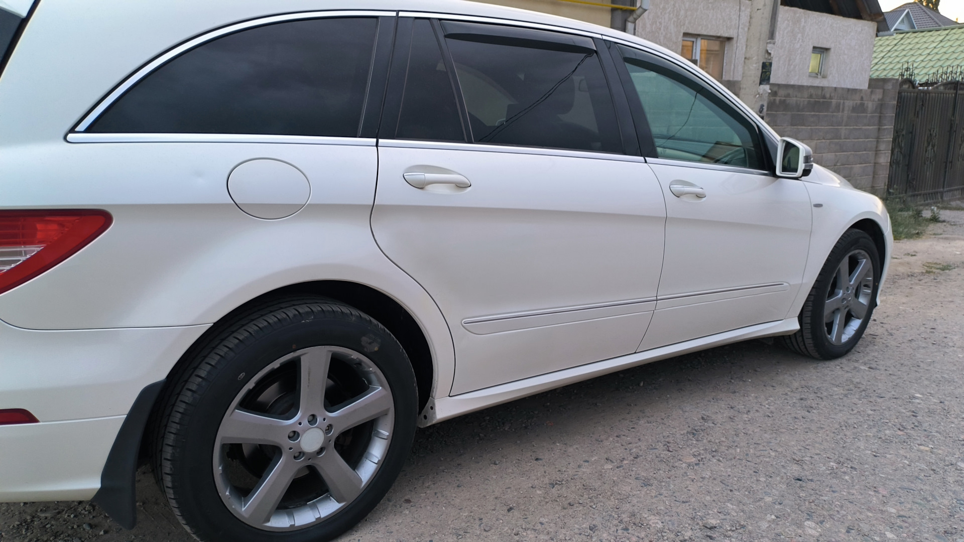 Продажа Mercedes-Benz R-Class (W251) 2011 (бензин, АКПП) — с историей  обслуживания — DRIVE2.RU