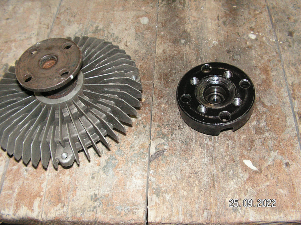 Покрасил переходной фланец (предварительно проверил подходит-ли он на вискомуфту). — Самодельный микроавтобус  ГЛОРИЯ