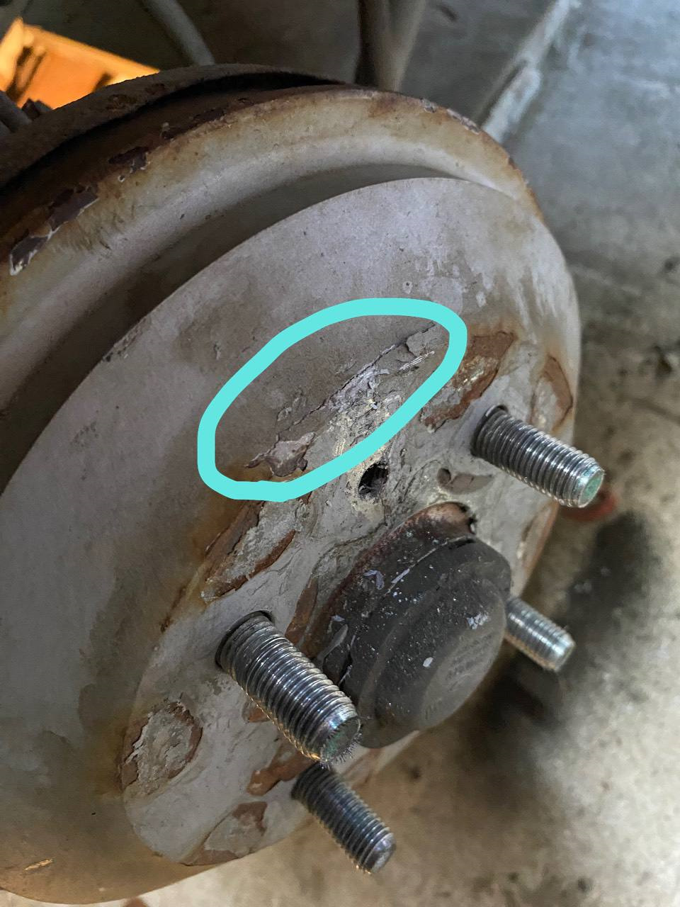Замена тормозных дисков и колодок, пыльник шруса течёт, барабан в ...
