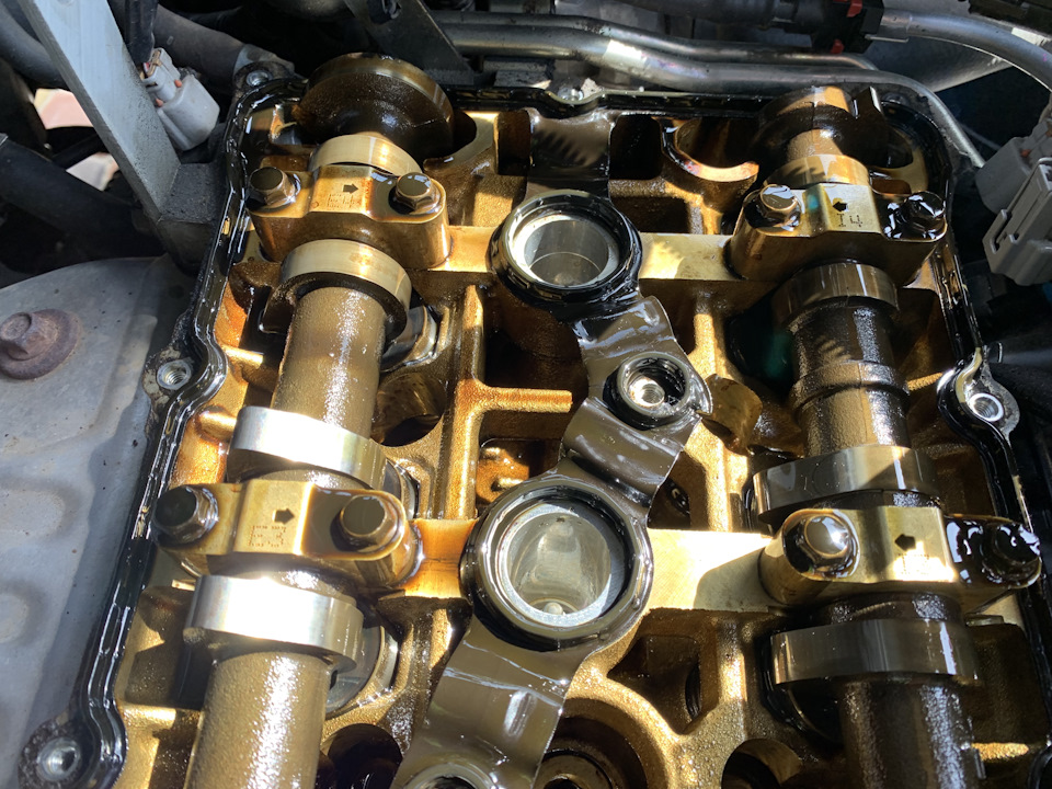 Outlander xl 2. клапанная крышка аутлендер xl 2. 4 2004. замена прокладки клапанной крышки аутлендер. Mitsubishi outlander 2 клапанная крышка.