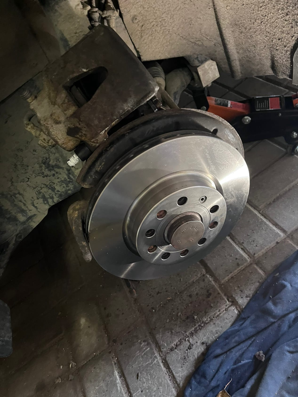 #35 Установка датчика износа колодок. И ревизия передних тормозов ...