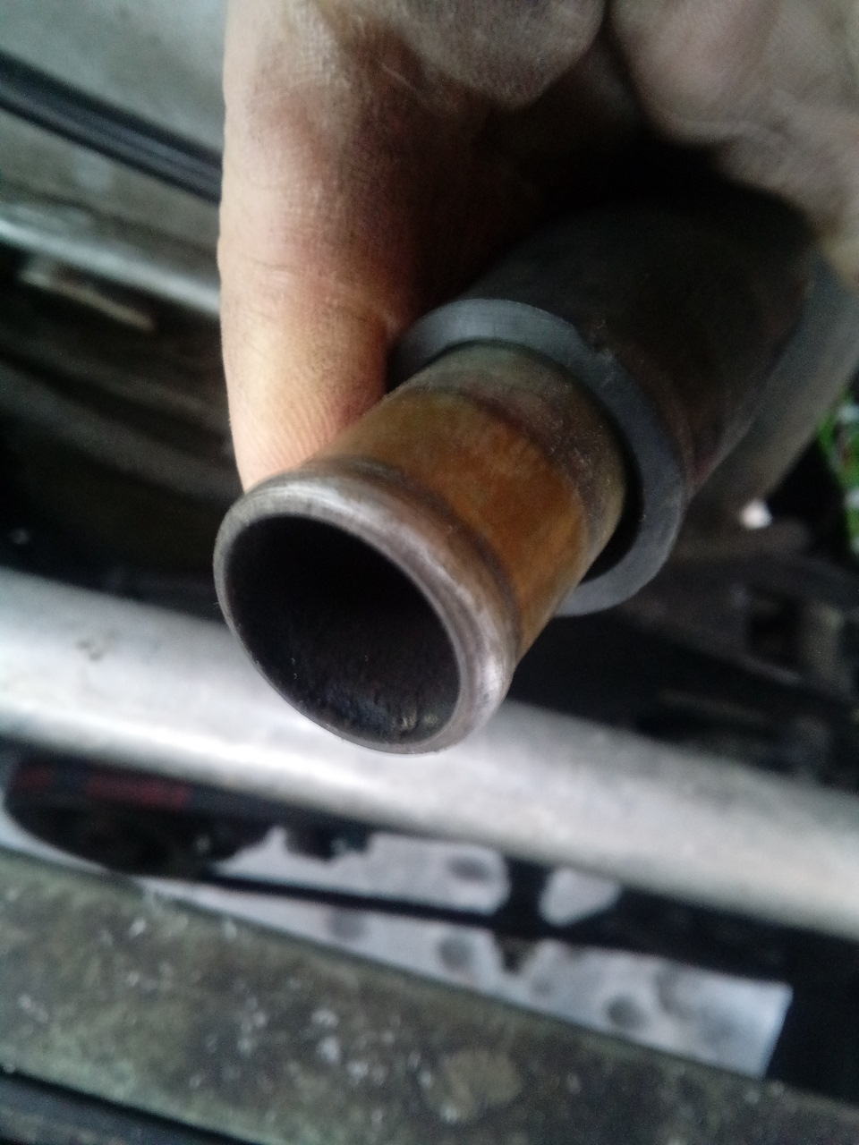 Шланг сапуна сухой не смотря на ушатаность цилиндров. — Lada 2120 Надежда