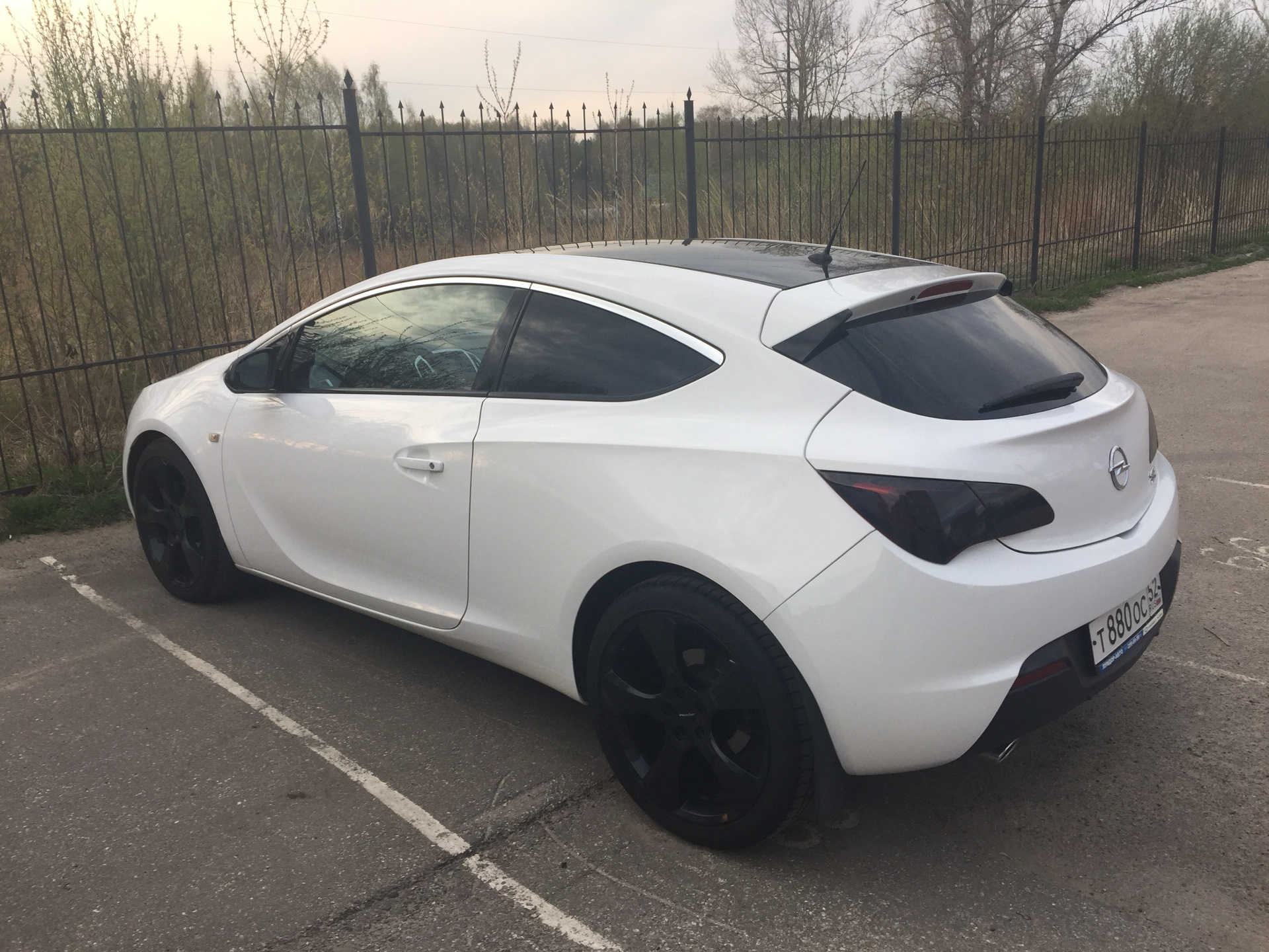 Opel Astra GTC OPC Р±РµР»С‹Р№