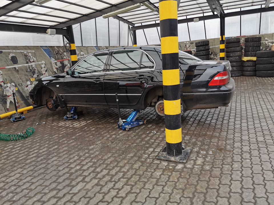 Фото в бортжурнале Lexus LS (UCF30)