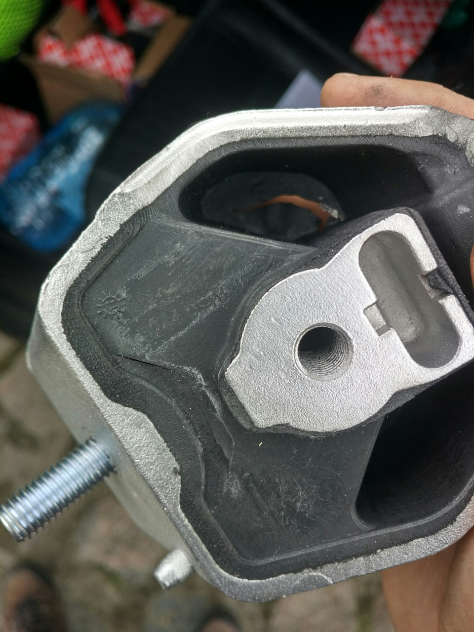 Подушка коробки — Audi A6 (C4)