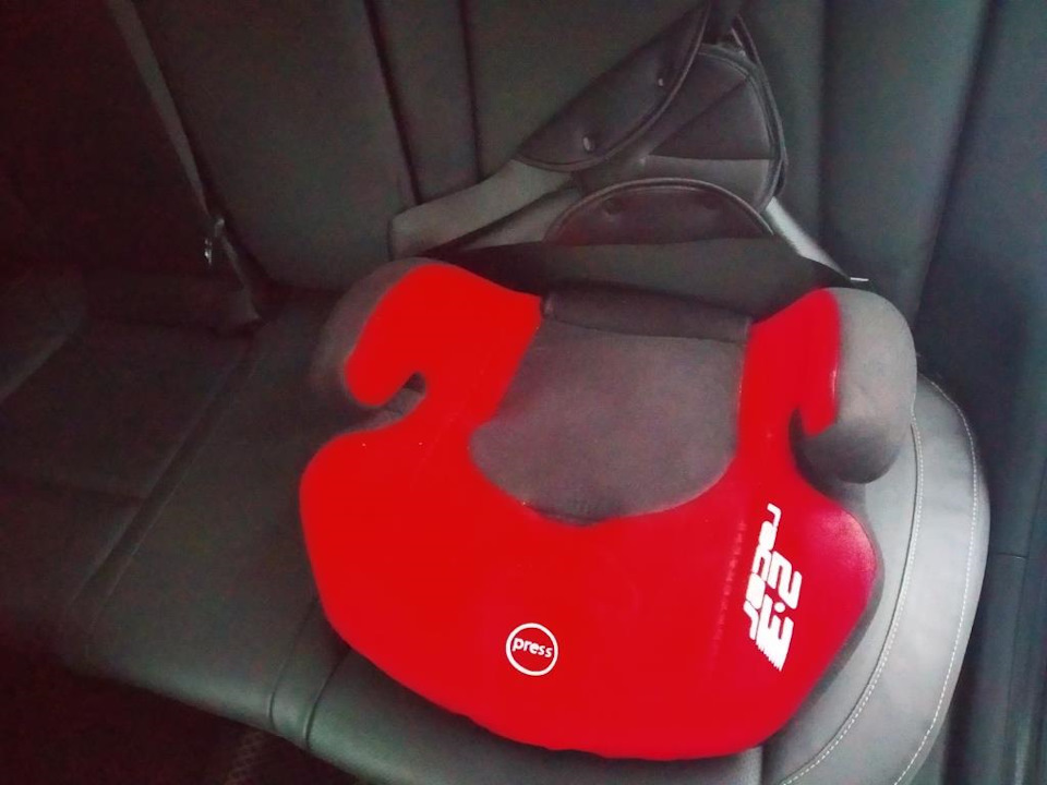 Накидки на спинки задних сидений и защитная накладка на ремни — KIA Rio ...