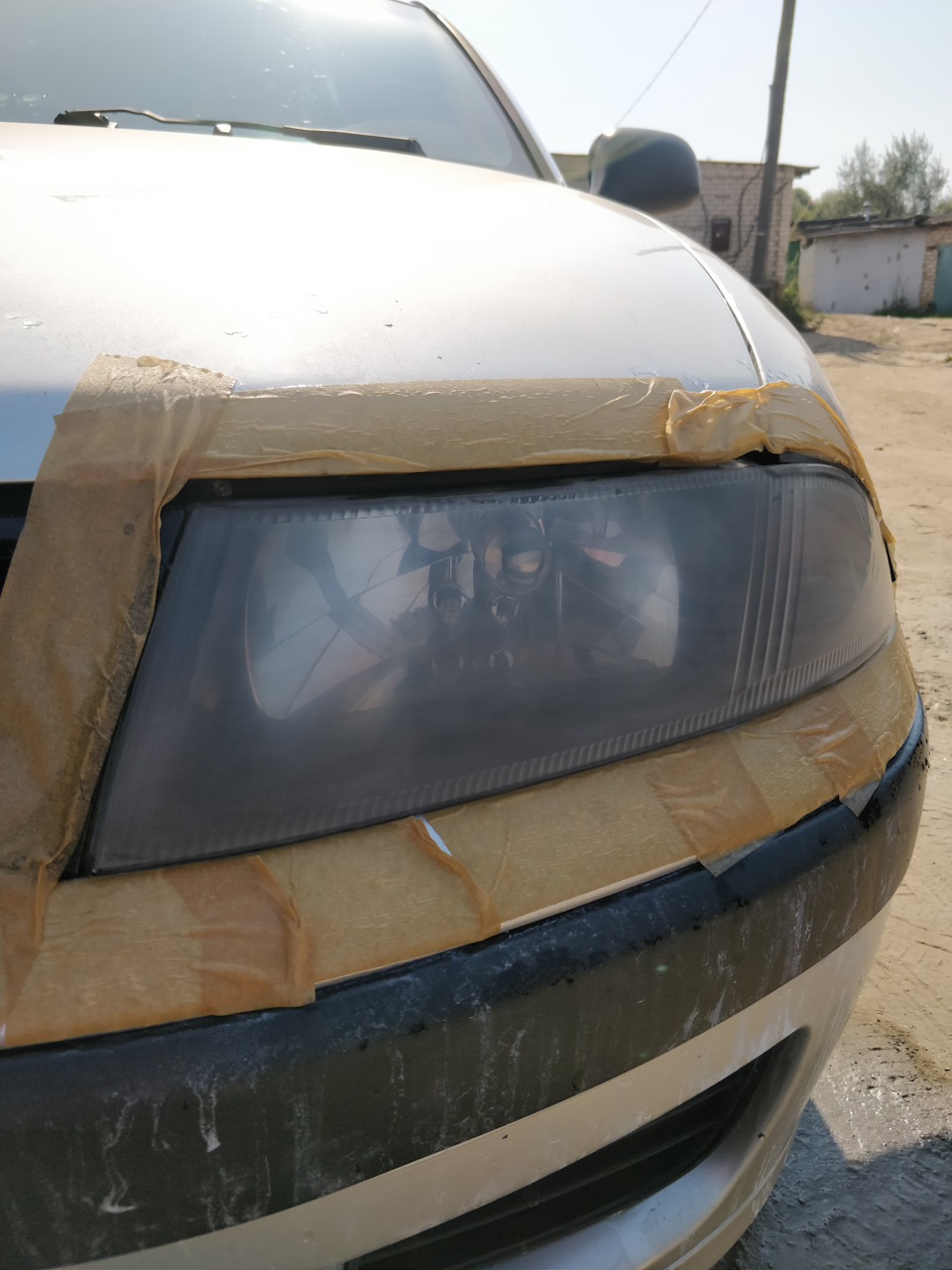 Полировка фар лаком и зубной пастой — Mitsubishi Carisma, 1,6 л., 2001 ...