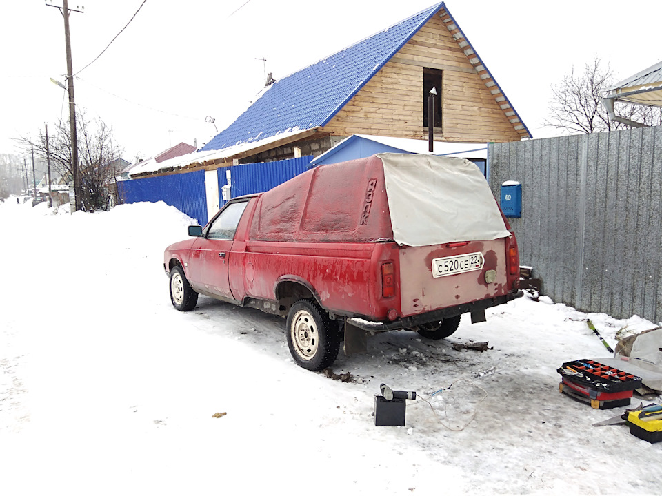 Кусок тента — Москвич 2335