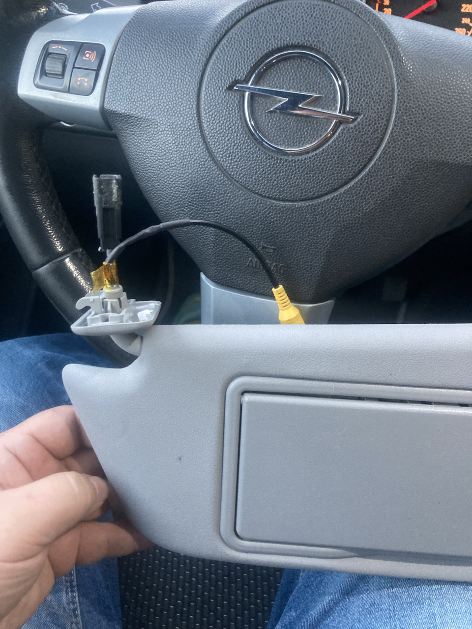 Вывел провода для подключения — Opel Astra H