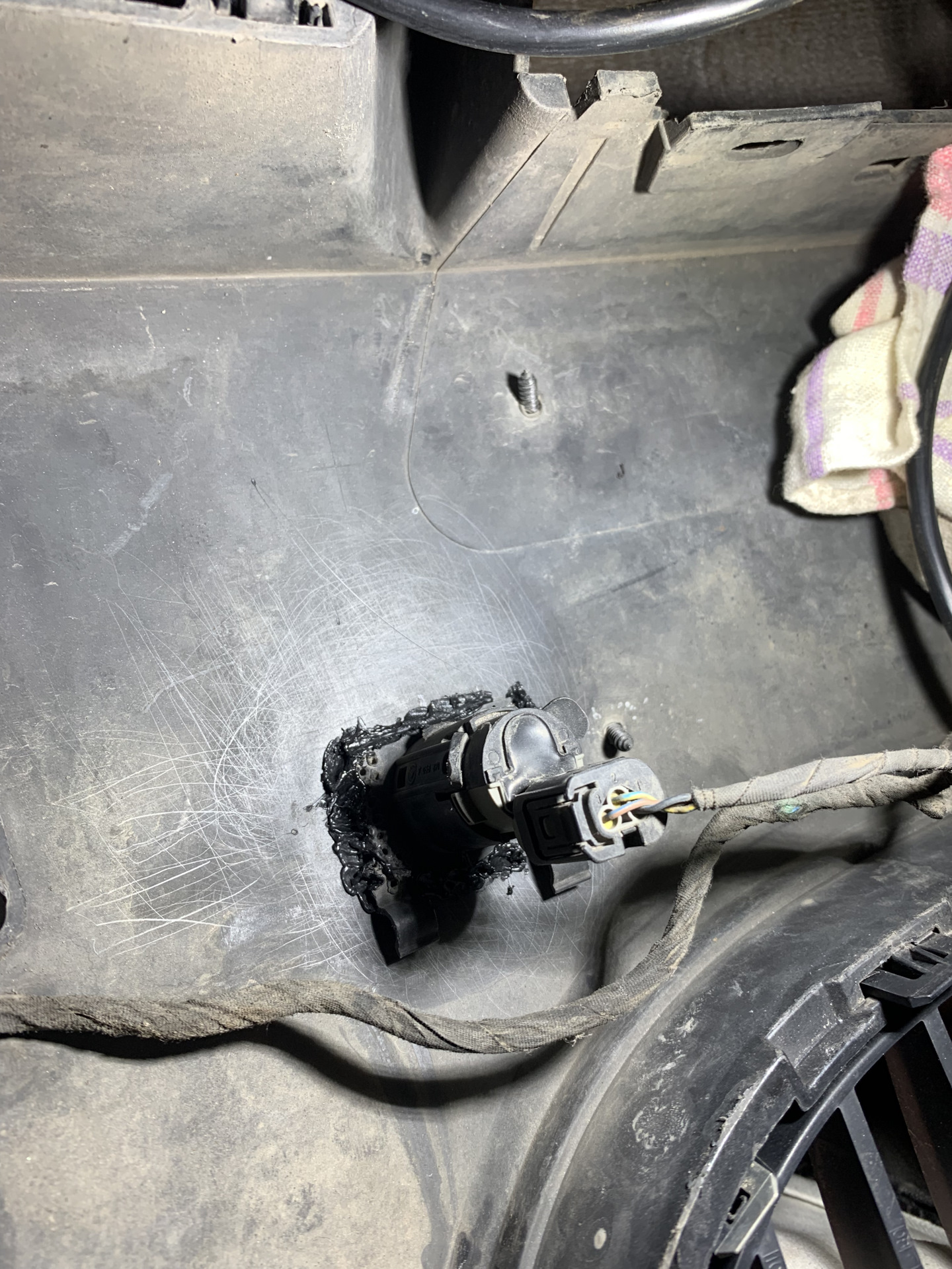 Пайка крепления парктроников, замена лампочек ангельских глазок ...