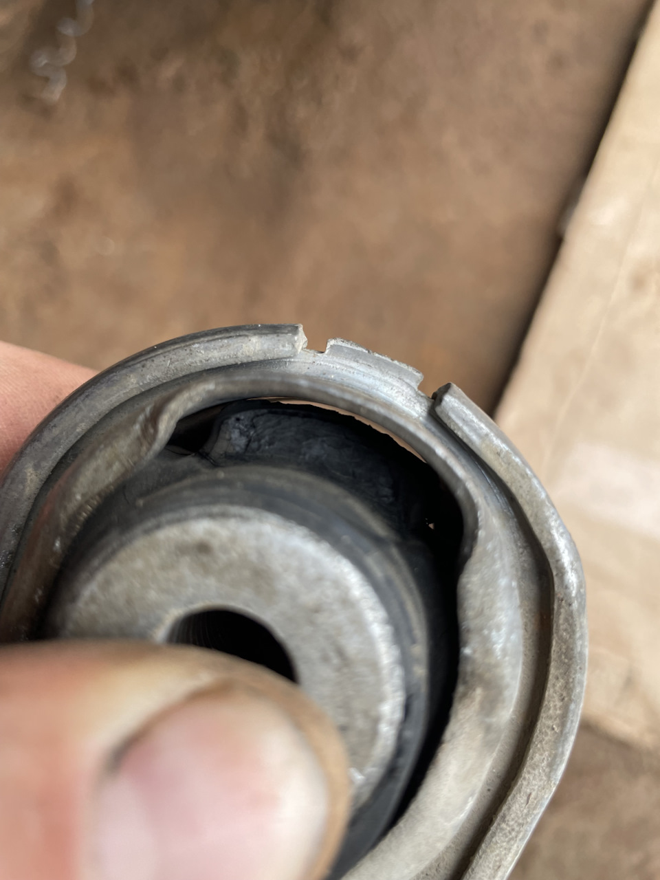 Надорван Сайлент — Renault Laguna III