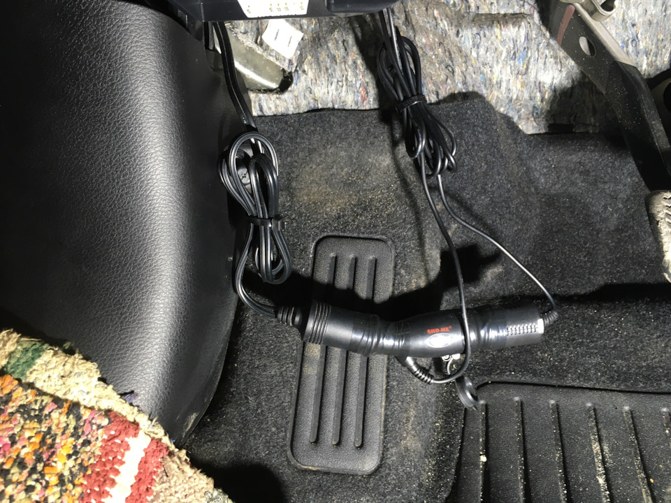Проводка под радар и регистратор — Toyota RAV4 (IV), 2,5 л, 2017 года ...