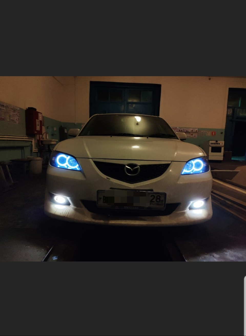 Ангельские глазки — Mazda Axela (1G), 1,5 л, 2007 года | тюнинг | DRIVE2