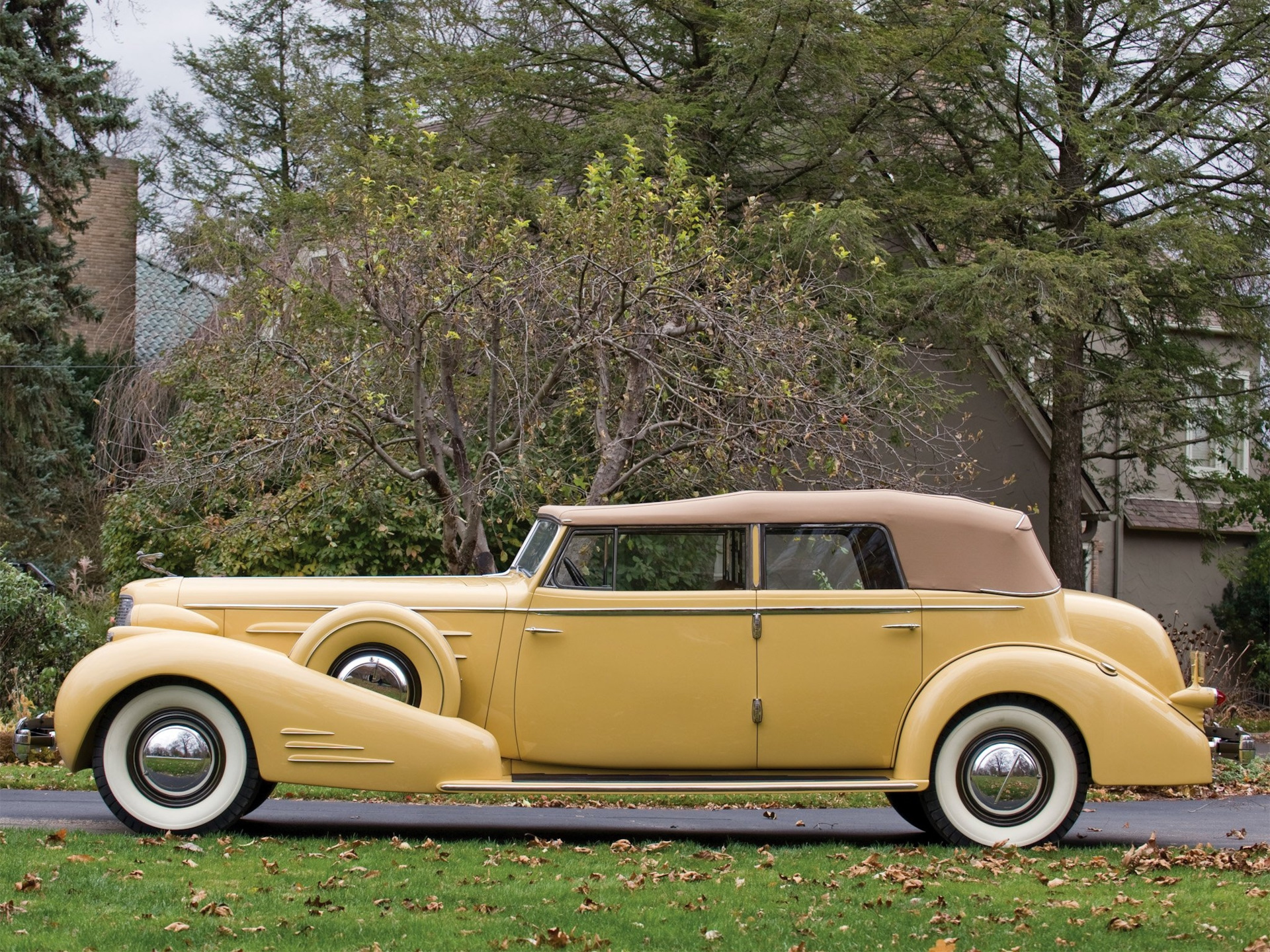 Cadillac v16 Imperial sedan 1938