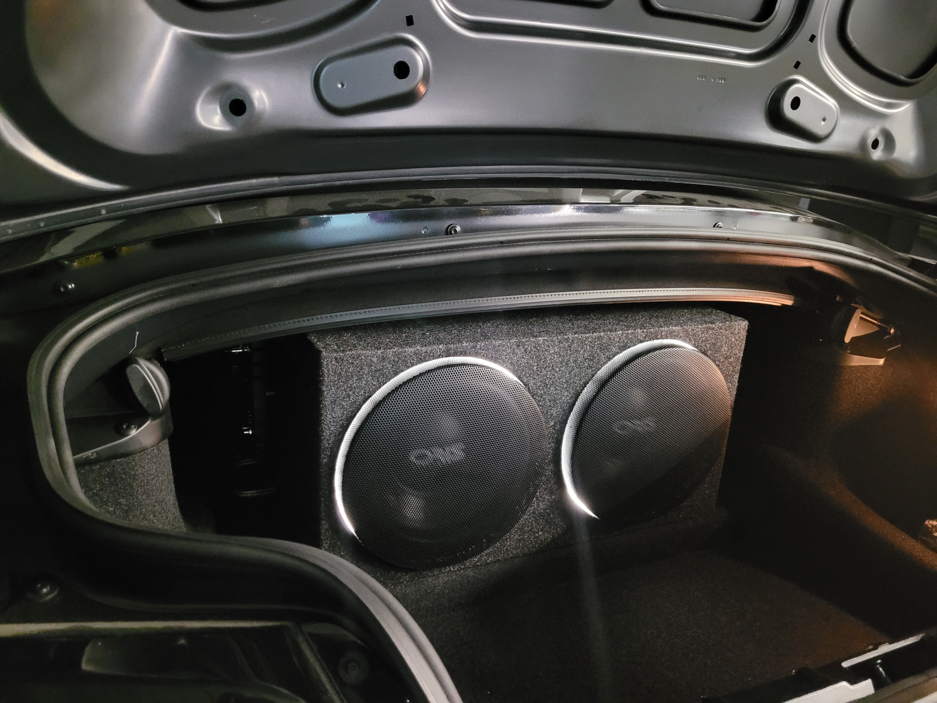 BMW Z4 в кузове E85. Магнитола 9 дюймов и полная замена акустики с ...