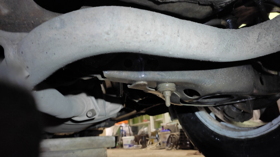 Лопнула стойка стабилизатора. — Toyota RAV4 (III), 2 л, 2010 года ...