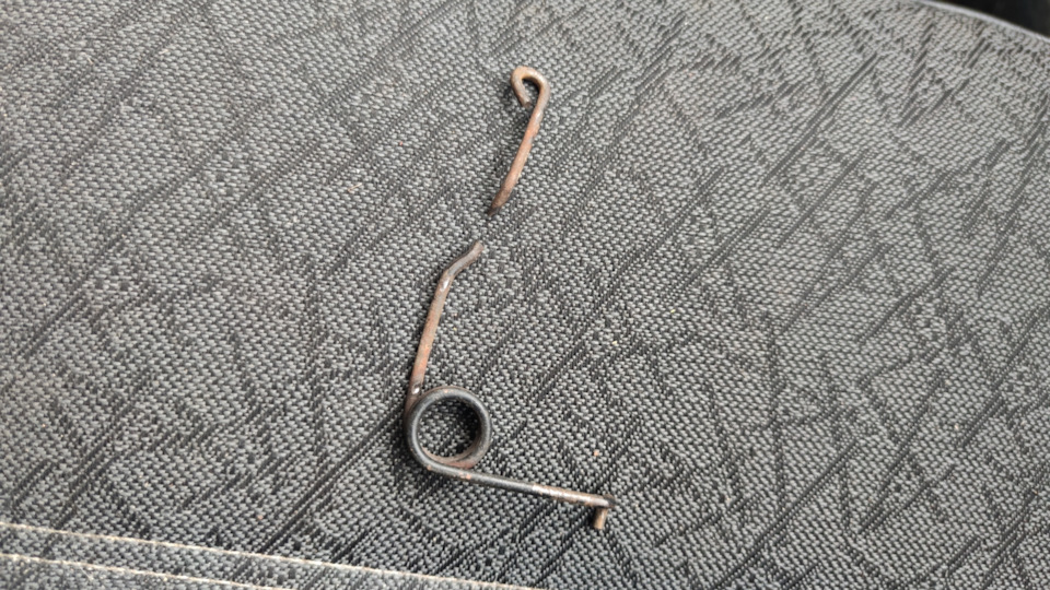 Как открыть капот 2109 если лопнула пружина — Lada 2109, 1,3 л, 1990 ...