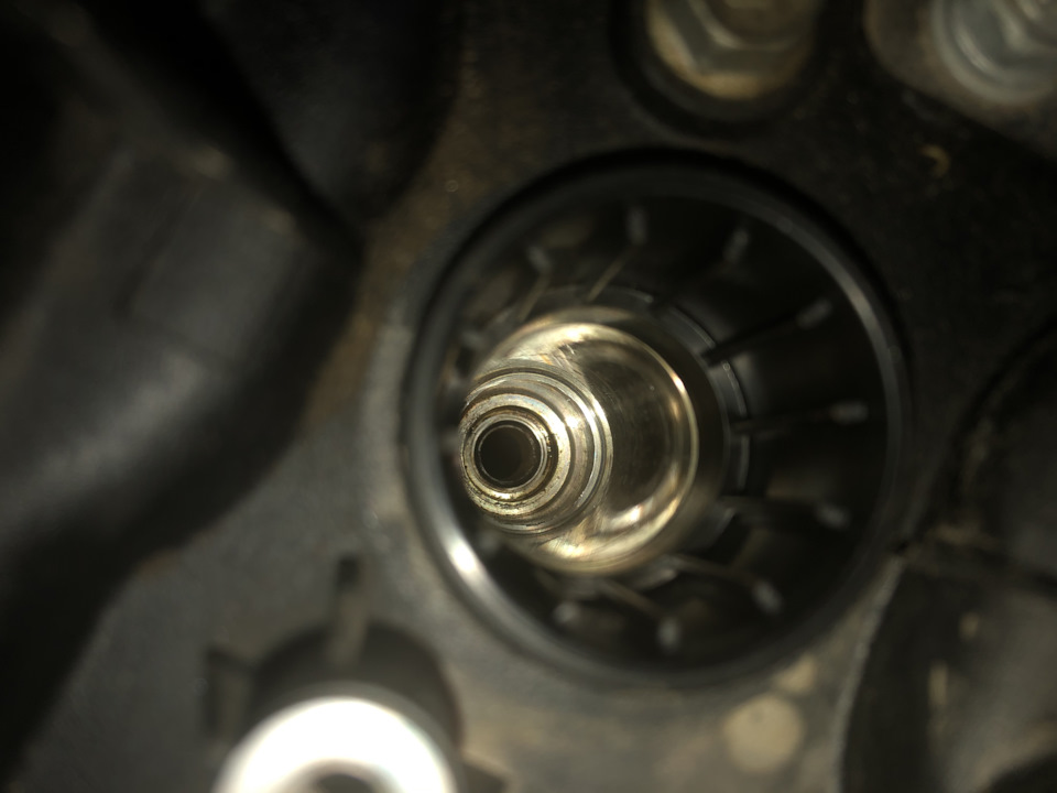 Масло в свечном колодце — Hyundai Solaris, 1,6 л, 2012 года | поломка ...