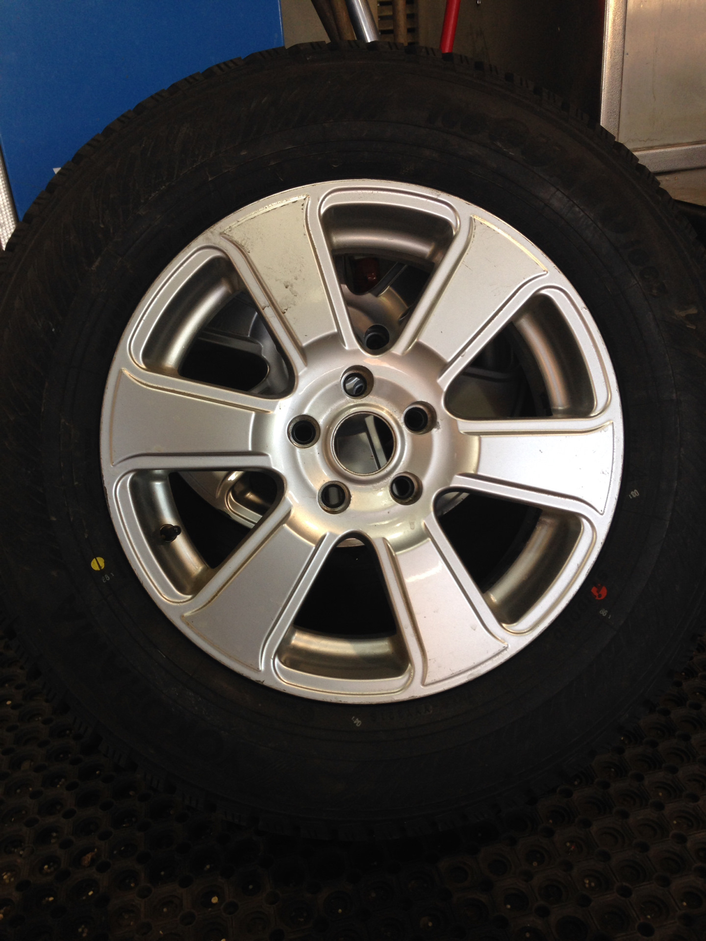 переобулся диски 17 Honda Pilot 35 л 2006 года на Drive2