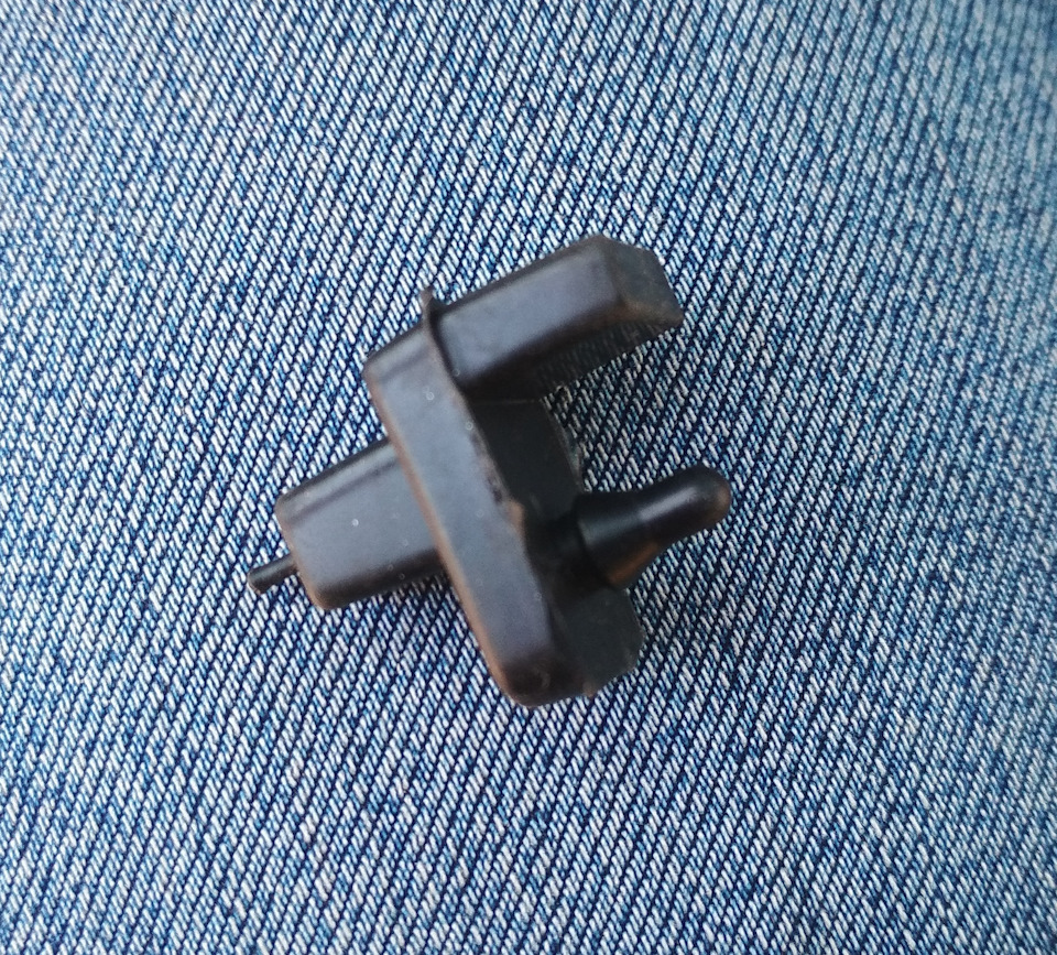 Отбойник/подушка RENAULT Logan (04-) лючка бака топливного ASAM ...