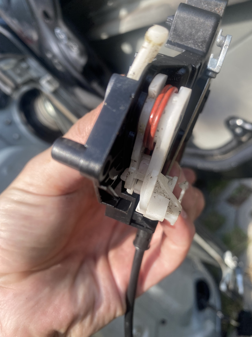 Не большой отчет по ремонту замка передней двери — Volvo V50, 1,6 л ...