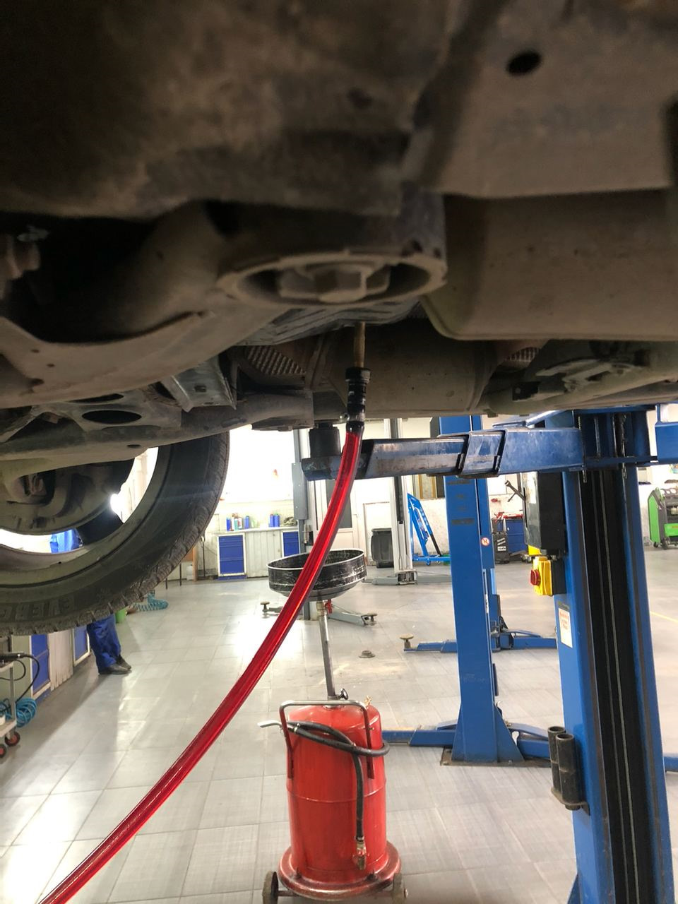 Что я обнаружил сняв поддон 8-ступки на ауди? | Замена масла и фильтра ...