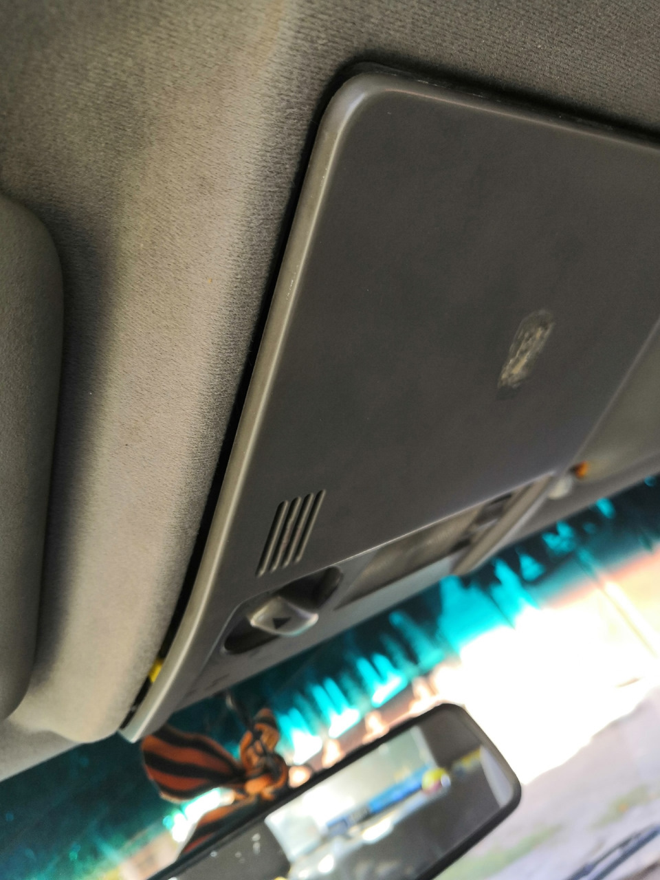 Из архива.Как закрепить плафон салона с люком. — Audi A6 (C4), 2 л ...