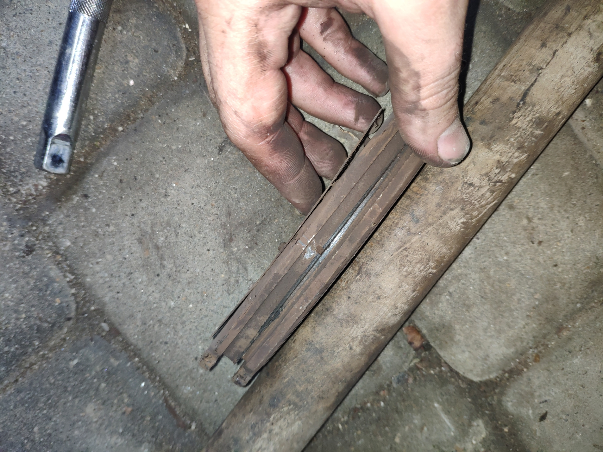 Замена внутреннего пыльника шруса, замена масла в коробке, замена ...