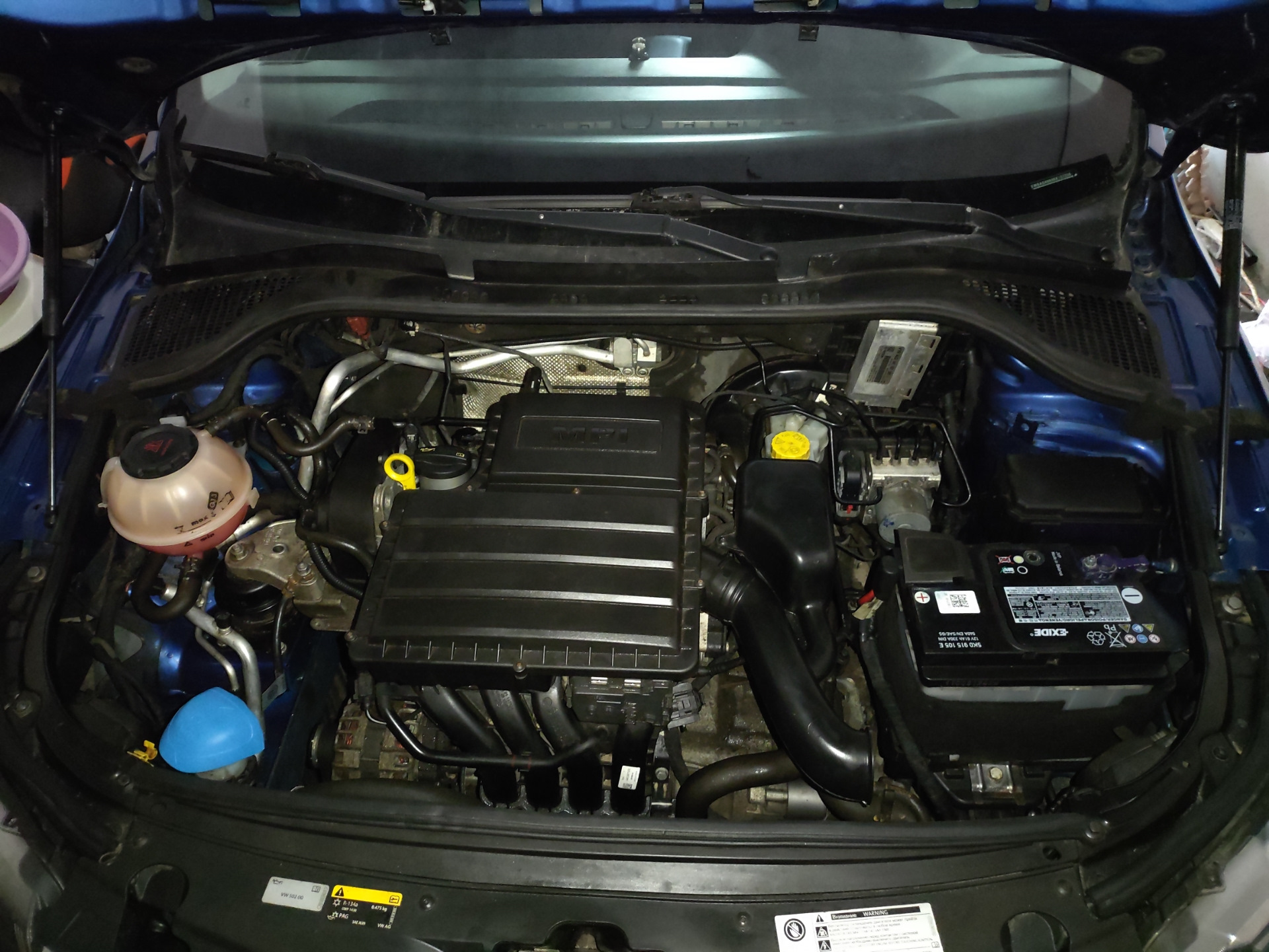 4. аккумулятор шкода рапид 1. снятие аккумулятора рапид.