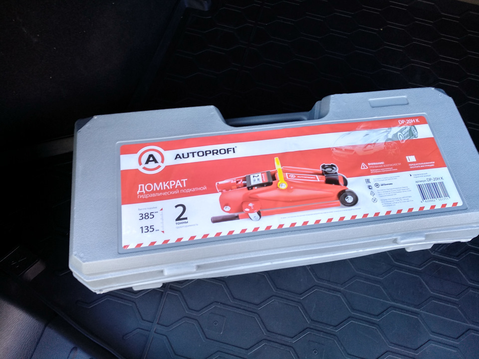 всё в пластиковом кейсе, что для сезонной переобувки считаю очень удобно. — Mazda CX-5 (2G)