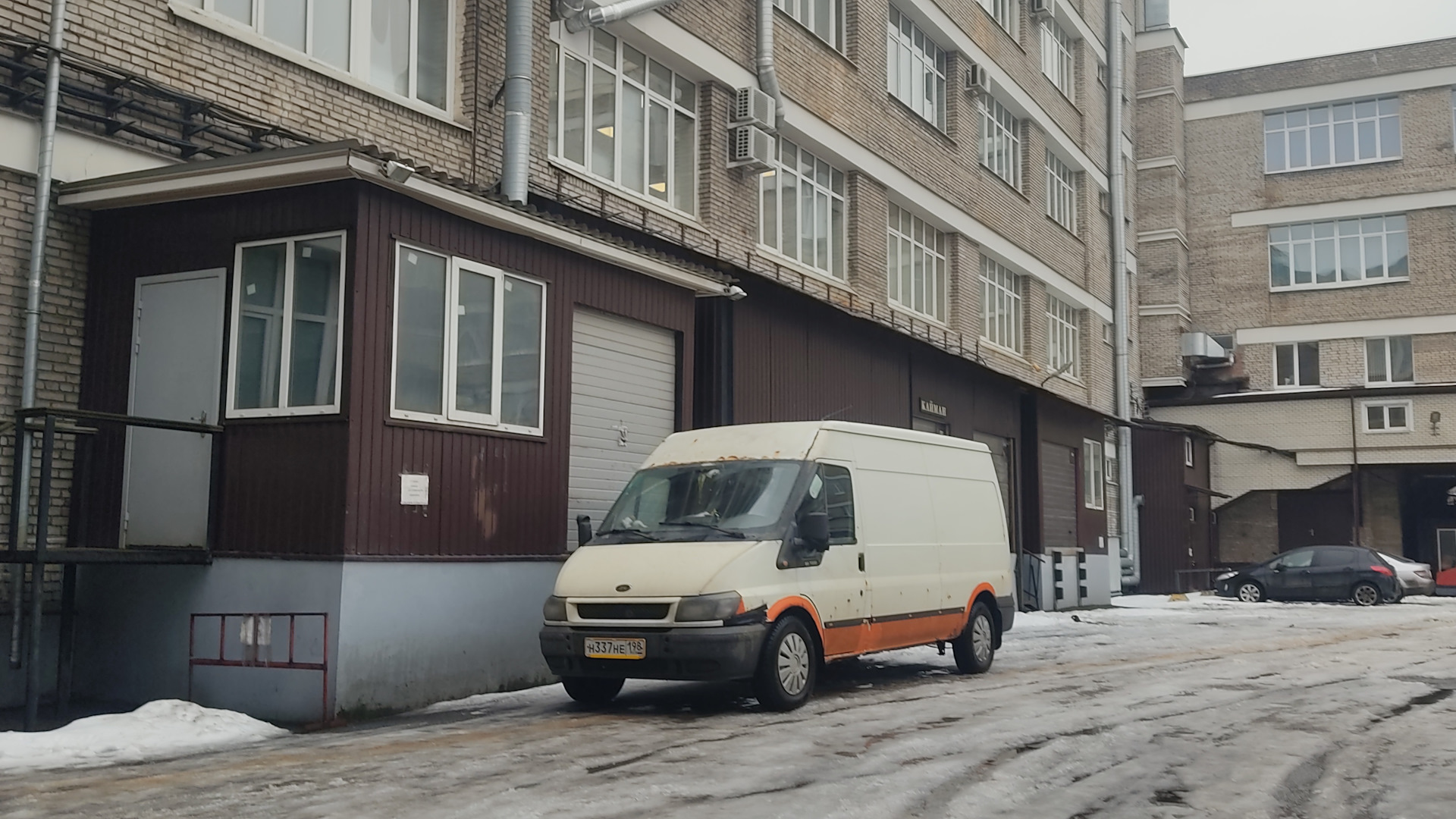 Ford Transit (6G) 2.4 дизельный 2002 | Бело-оранжевый на DRIVE2