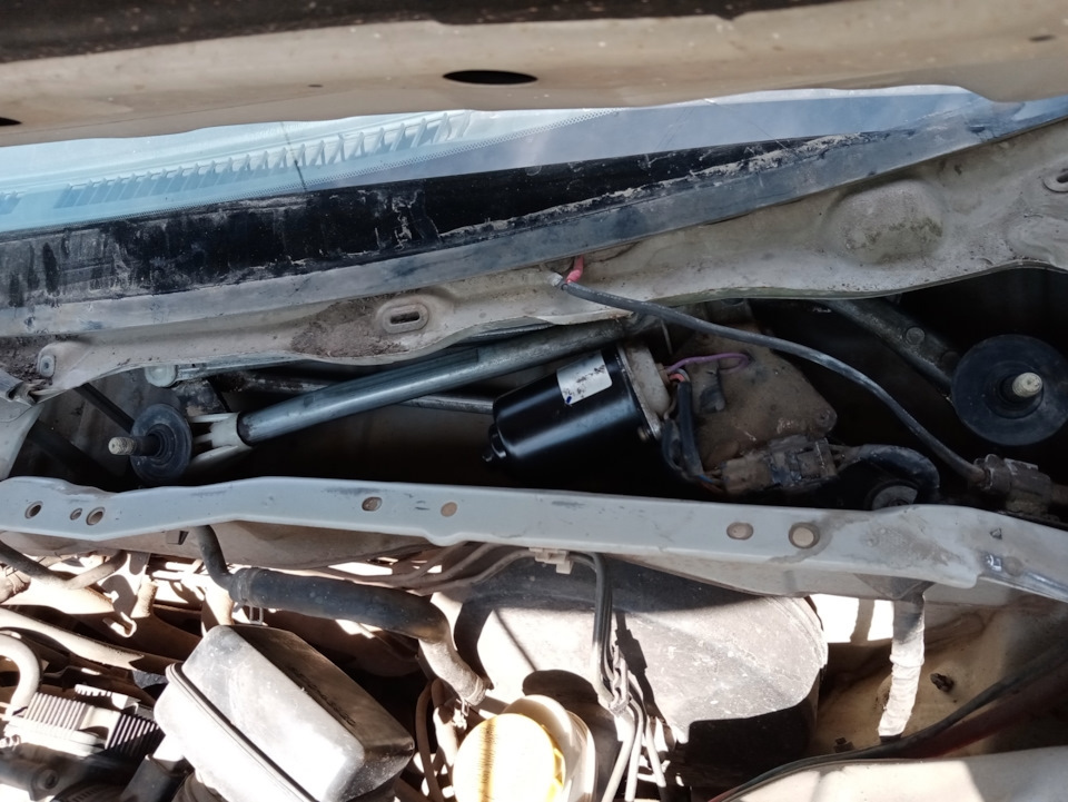 Запчасти для трапеции дворников. — Nissan Almera Classic (B10), 1,6 л ...