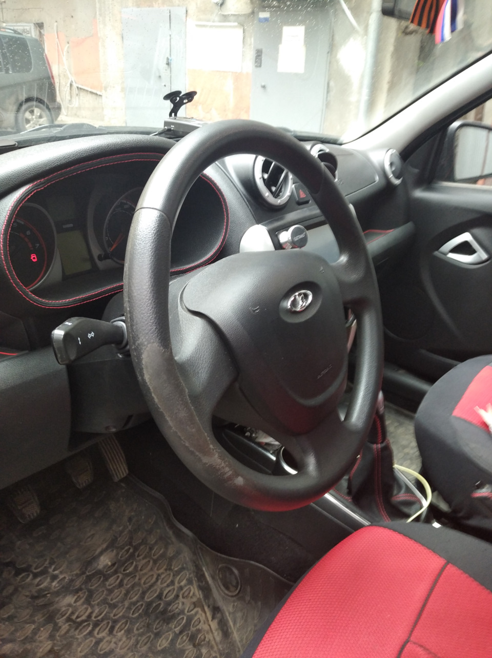 Установка анатомического руля — Lada Гранта лифтбек, 1,6 л, 2017 года ...