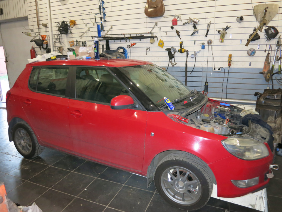 Повезло жене, что это не мой гараж))) Я б тут жил — Skoda Fabia Mk2