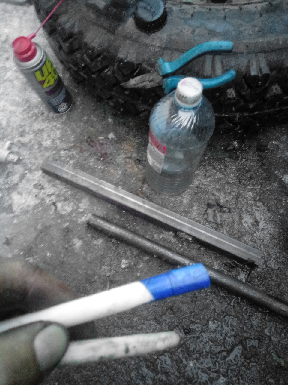 С другой стороны обмотал изолентой, иначе шланг будет соскакивать со штуцера т.ц. из за того что сильно мягкий — Lada 2120 Надежда