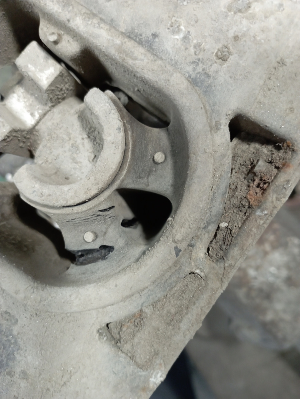 Замена левой подушки двигателя — DRIVE2