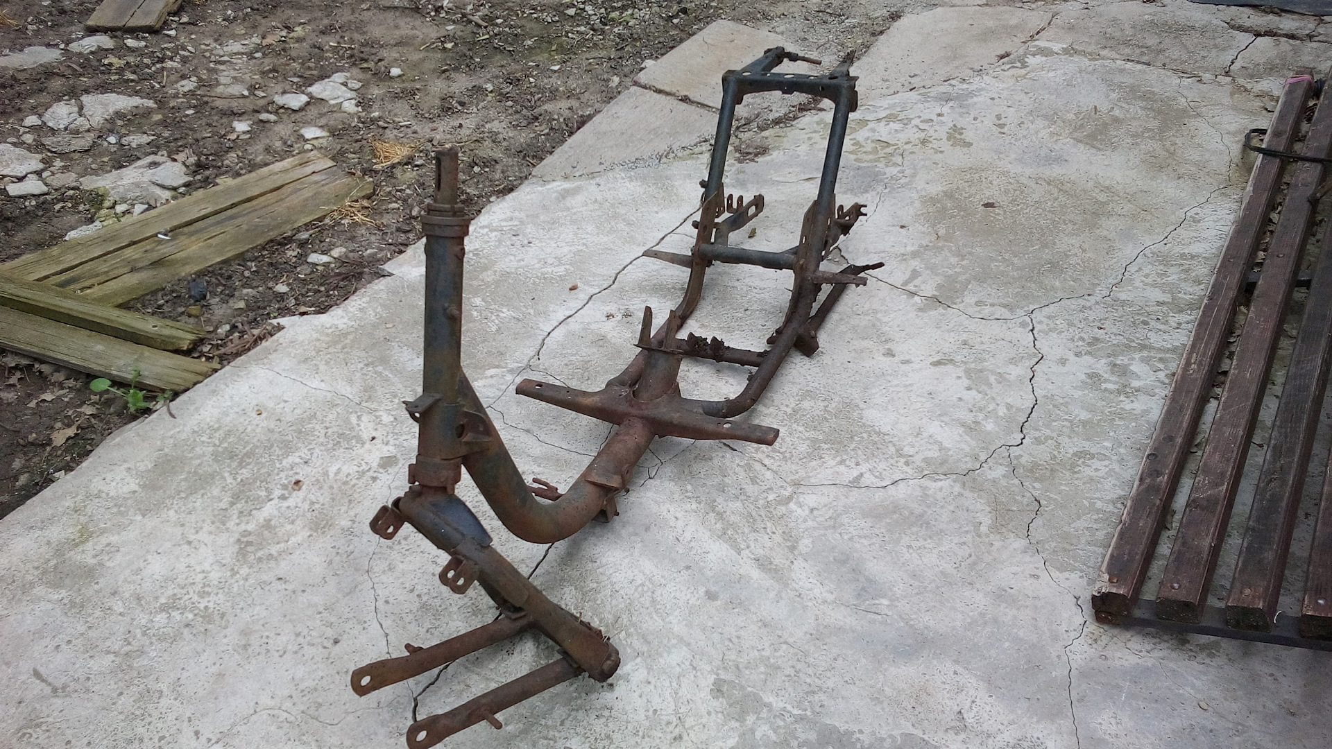 рама мотороллера муравей. рама мотороллера муравей. рама ,шасси мотороллер муравей. вилка редуктора муравей. раама мотороллер муравей.