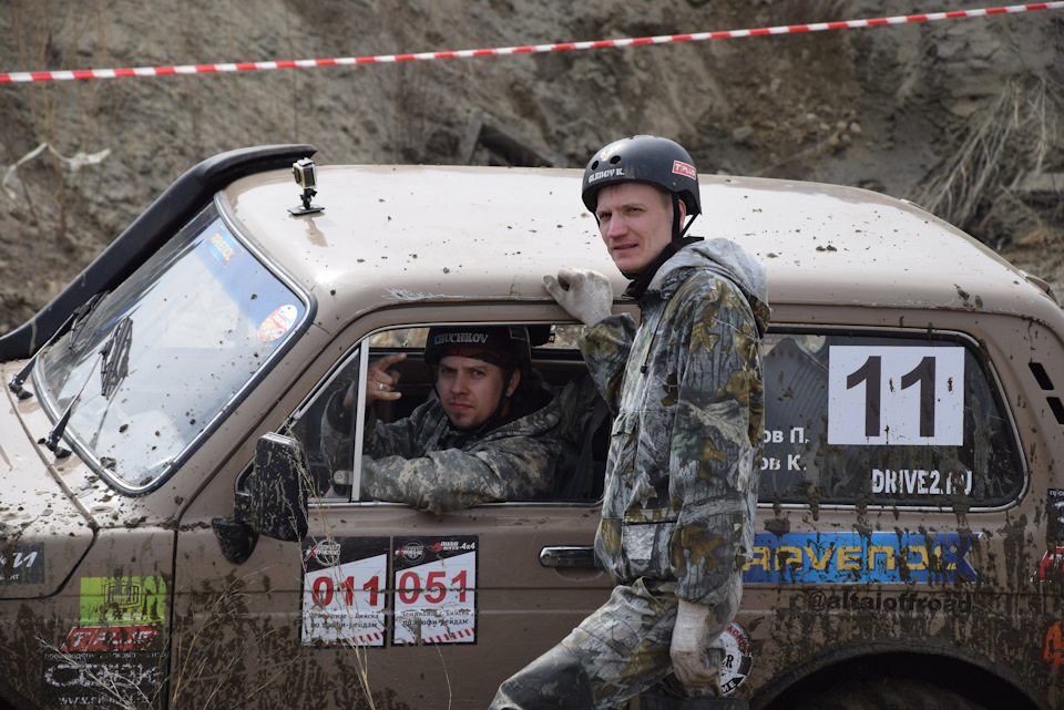 тут мы снова ждем окошка — Lada 4x4 3D