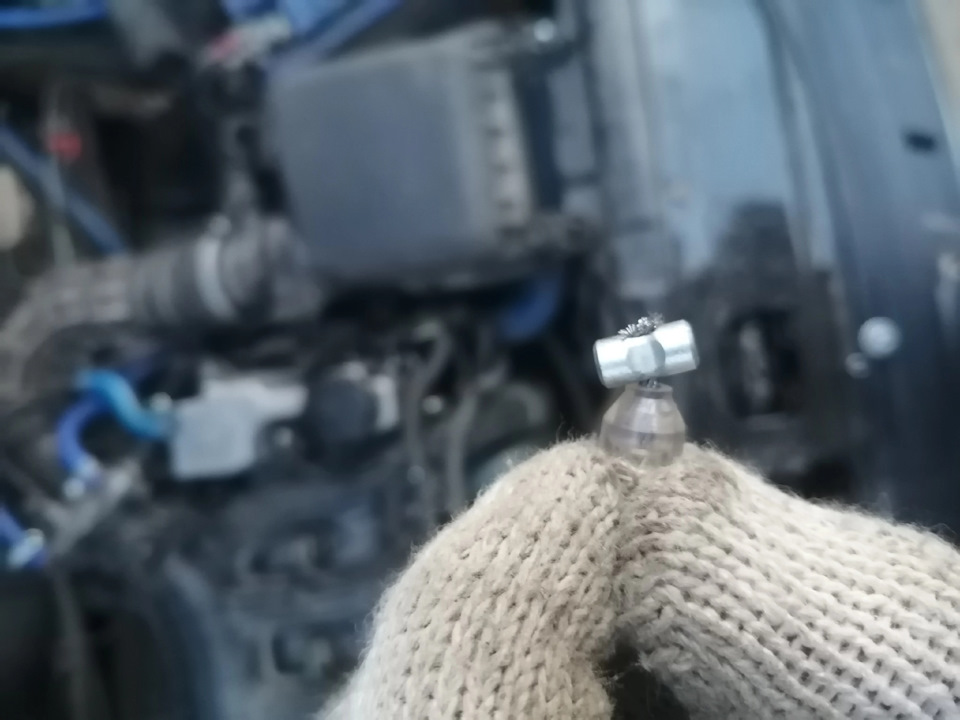 Замена тросика газа — Lada Приора хэтчбек, 1,6 л, 2009 года | поломка ...